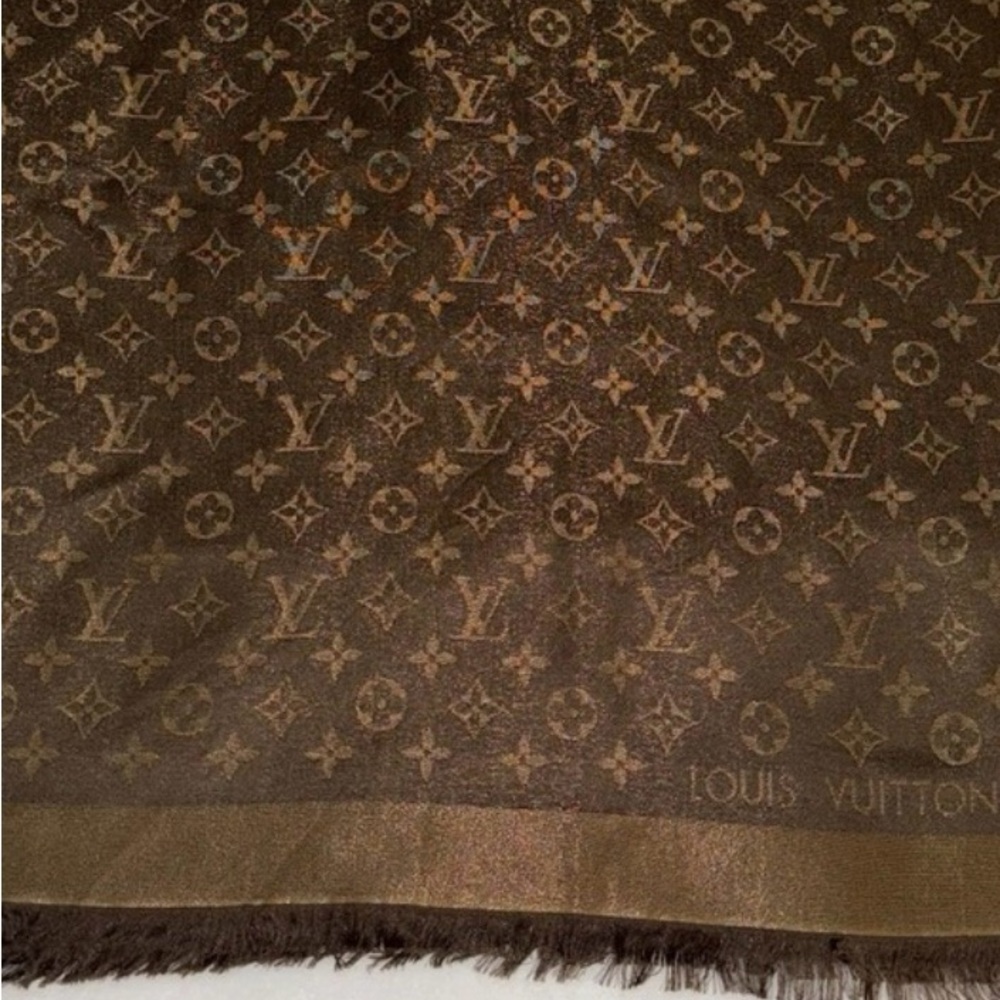 Louis Vuitton Monogram Shine Shawl - Picture 6 of 7